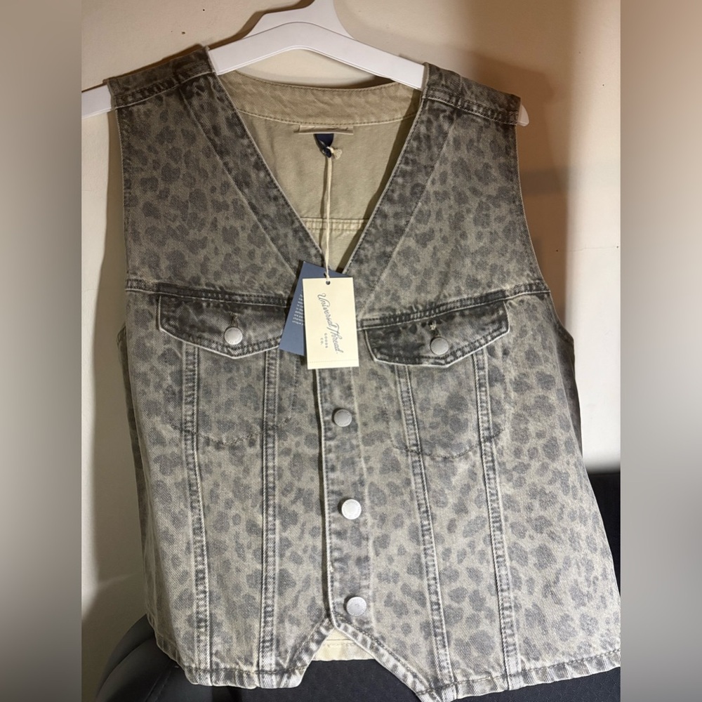 Universal Thread Cheetah Print Vest